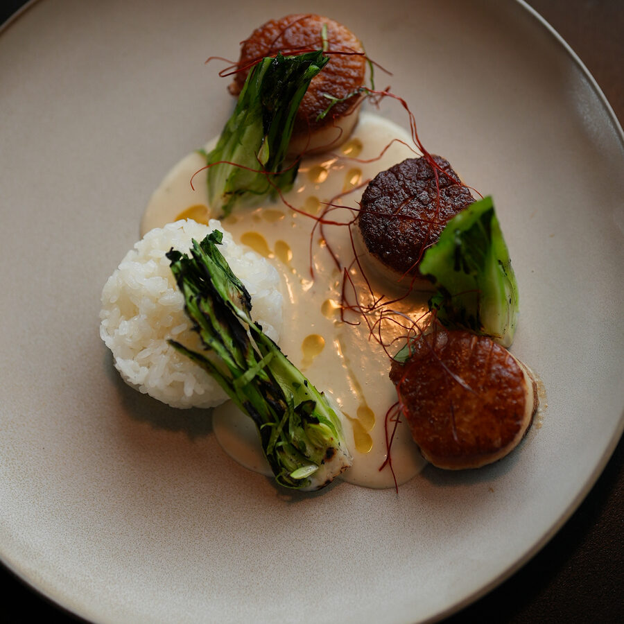 Seared scallops with greens