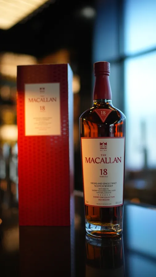 Bottle and presentation box of The Macallan 18 Year Old whisky